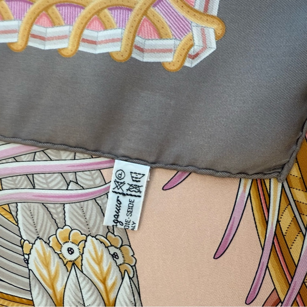 Authentic Salvatore Ferragamo Scarf - Picture 6 of 10